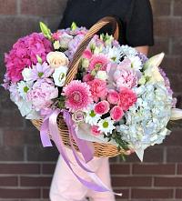 Композиция солнечный день в Заречье Цветочная композиция из Розы, Хризантемы, Пионы и Лизиантусы в корзине в Заречье
