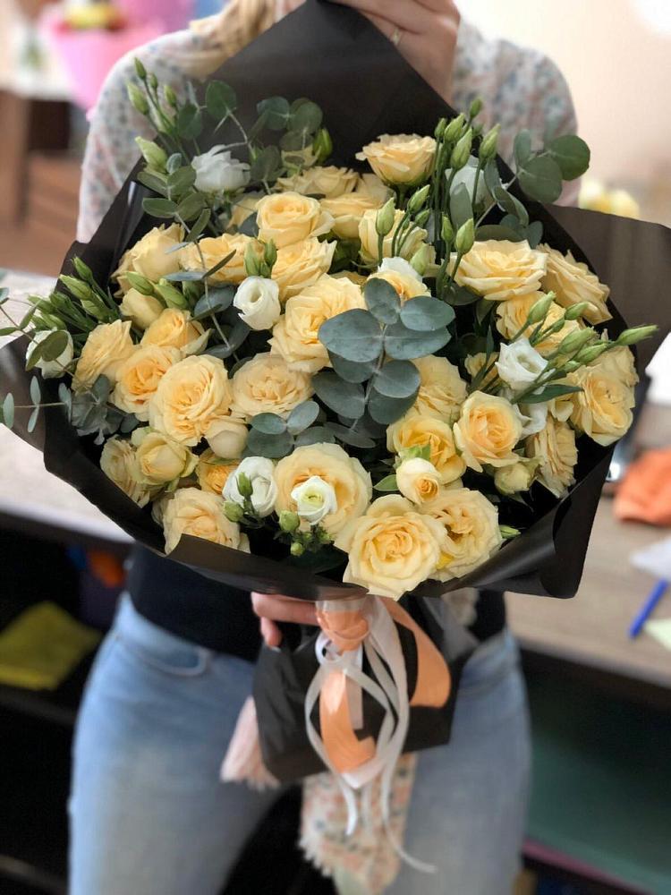 Букет цветов из: Розы и Лизиантусы в Заречье