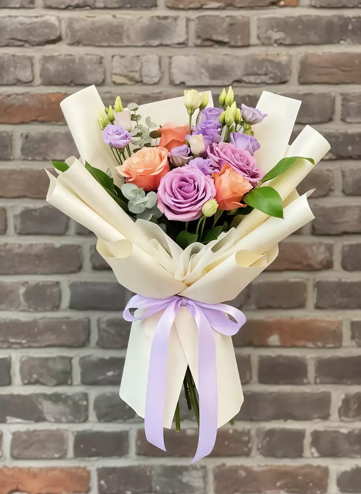 Букет цветов из: Лизиантусы и Розы в Заречье