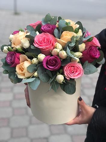 Цветочная композиция из Розы в шляпной коробке в Заречье
