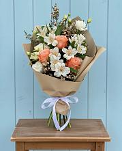 Букет цветов из:  Альстромерии, Лизиантусы, Розы и Хризантемы в Заречье