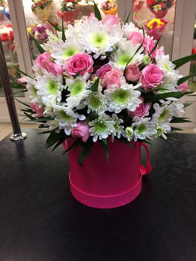 Цветочная композиция из Розы и Хризантемы в шляпной коробке в Заречье