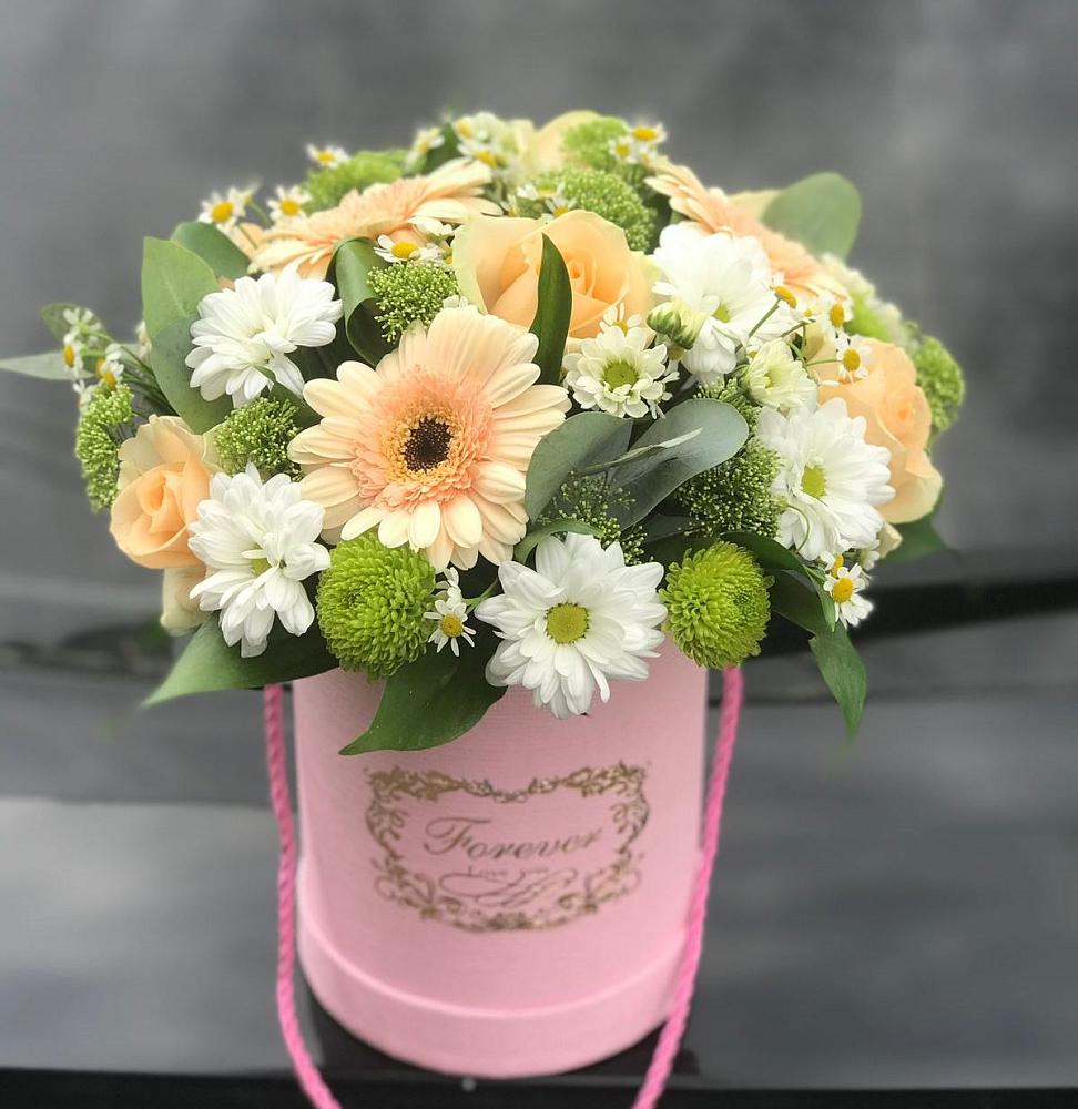 Цветочная композиция из Розы, Герберы и Хризантемы в шляпной коробке в Заречье