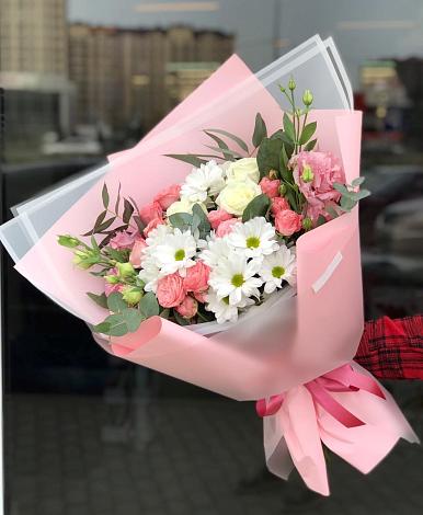 Букет цветов из: Розы, Лизиантусы и Хризантемы в Заречье